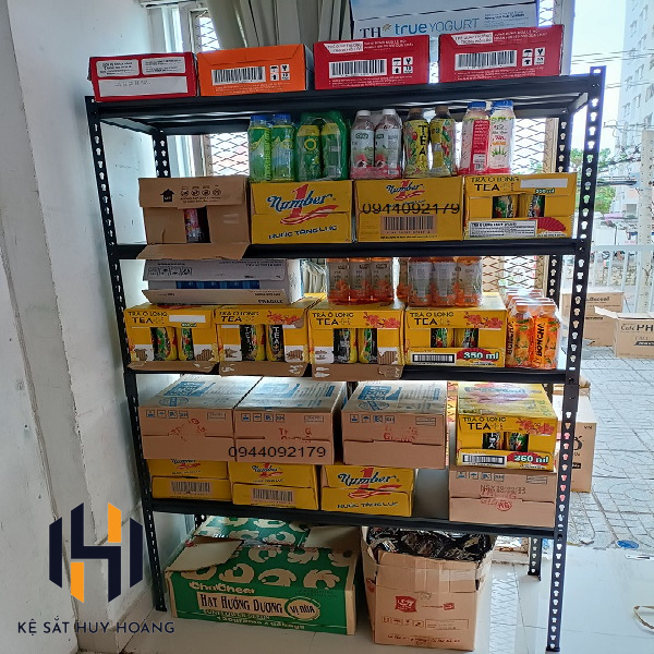 Kệ V móc gài 4 tầng có chức chưa lên tới 100 kg/tầng